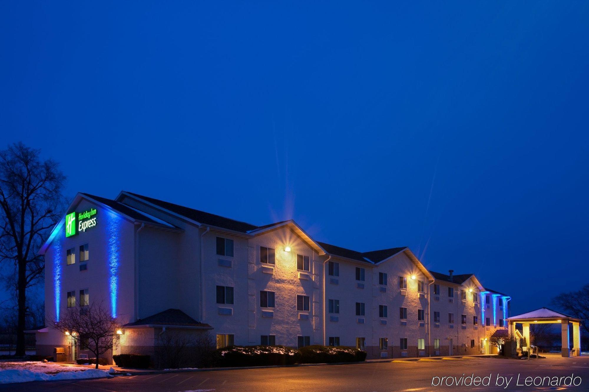 Baymont By Wyndham Galesburg Hotel Exterior photo