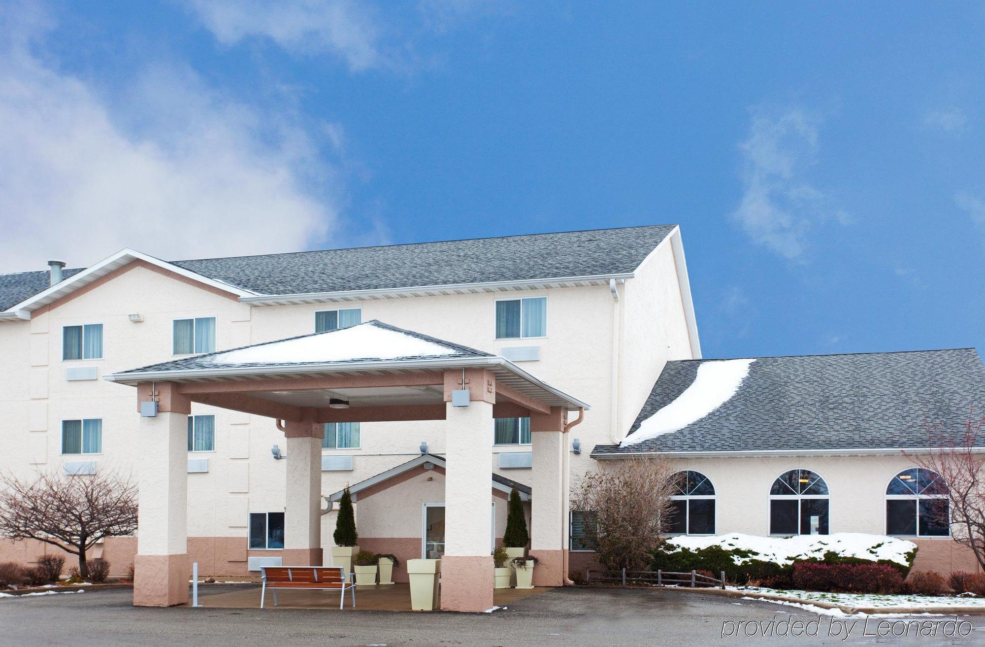 Baymont By Wyndham Galesburg Hotel Exterior photo