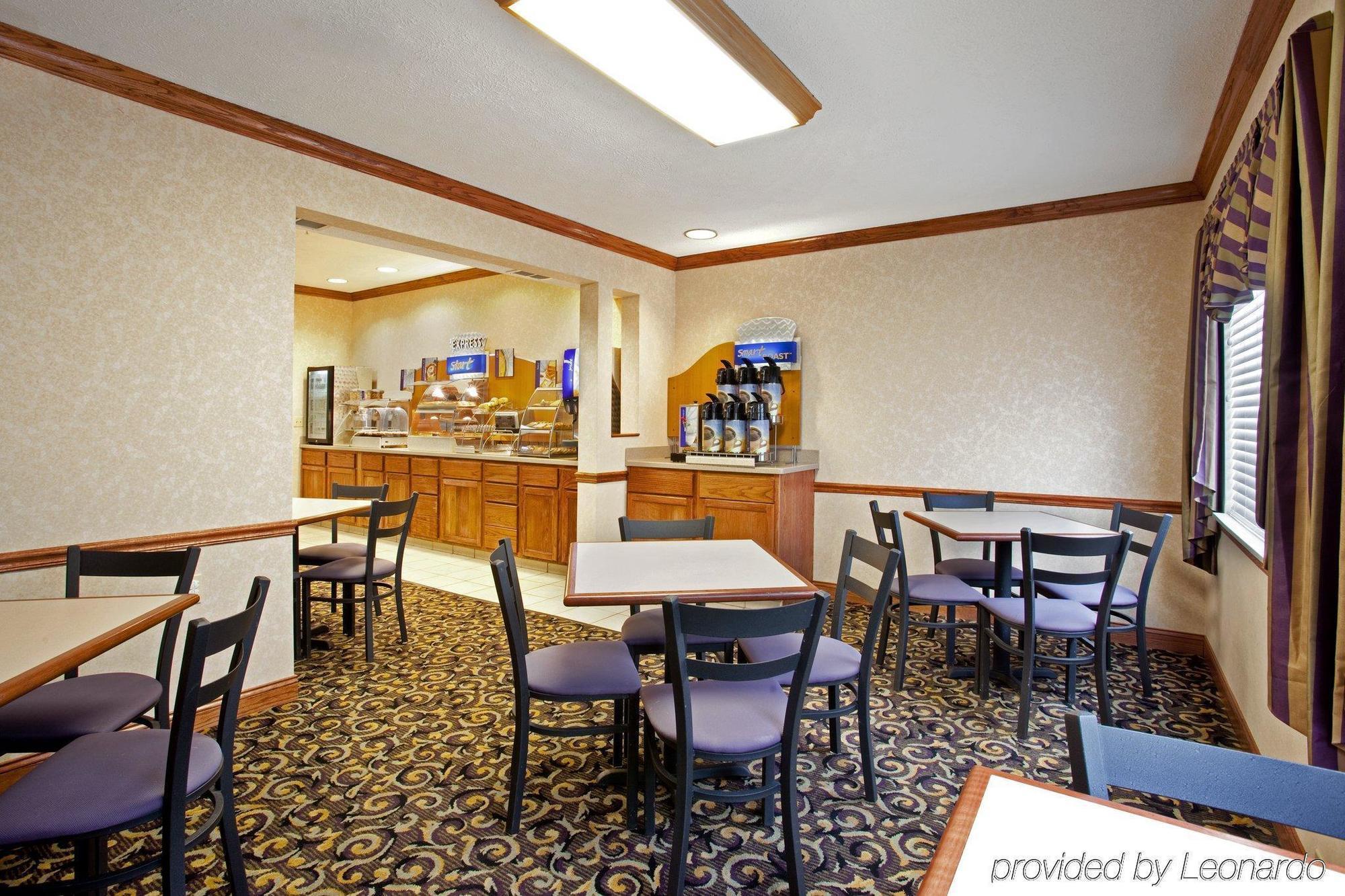 Baymont By Wyndham Galesburg Hotel Exterior photo